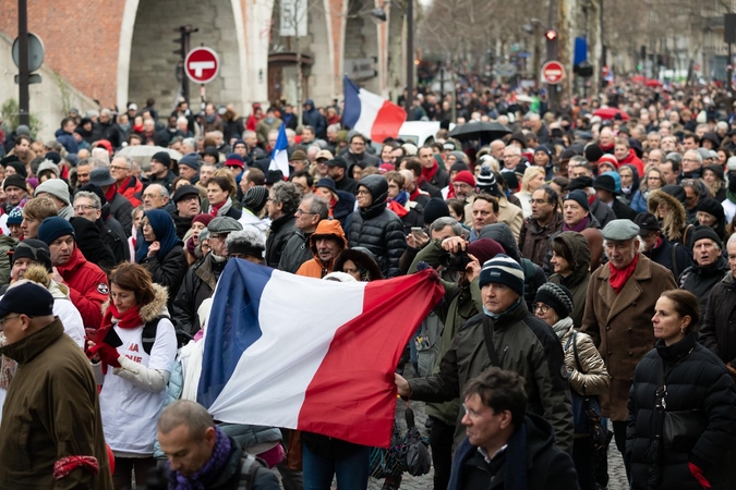 Paryžiuje demonstraciją surengė „raudonieji šalikai“