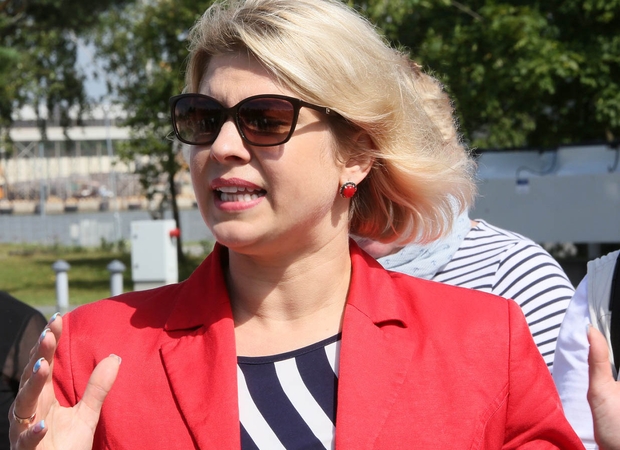 Tarnyboje: Klaipėdoje kaip nebloga specialistė ir vadovė vertinta buvusi Žuvininkystės tarnybos direktorė I.Šidlauskienė iki šiol priversta varstyti teismų duris.