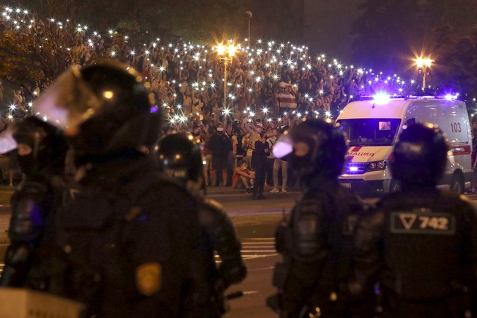 Lenkija paragino surengti neeilinį ES viršūnių susitikimą dėl padėties Baltarusijoje