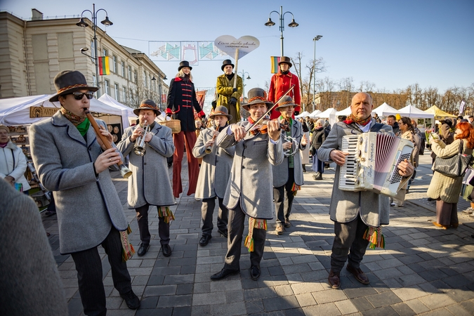 Kaziuko mugėje – teatralizuotos eitynės, tvarios tradicijos ir nauji atradimai