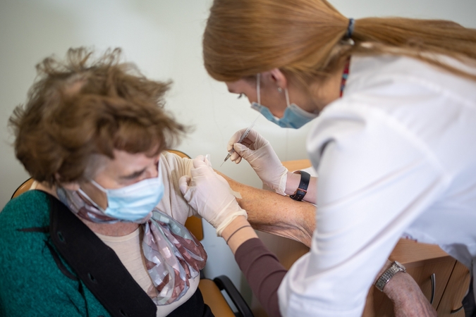 Sostinė kviečia senjorus nuo ketvirtadienio skiepytis „Pfizer-BioNTech“ vakcina