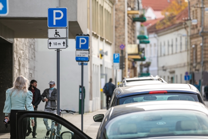 Vilniaus centre ir patogiai viešuoju transportu pasiekiamose teritorijose – pokyčiai dėl parkavimo