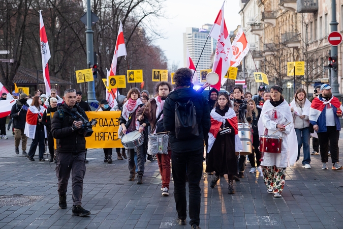 „Baltarusija – ne Rusija, o Europa“: keli šimtai baltarusių Vilniuje mini Laisvės dieną 