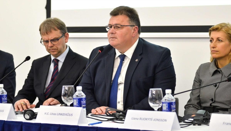 Linas Linkevičius (viduryje)