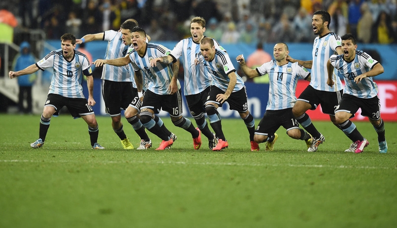 Argentinai šventė: jos rinktinė po 11 m baudinių iškopė į pasaulio čempionato finalą