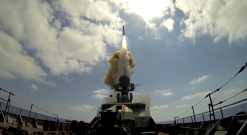 Rusijos laivai Viduržemio jūroje atakavo taikinius Sirijoje sparnuotosiomis raketomis