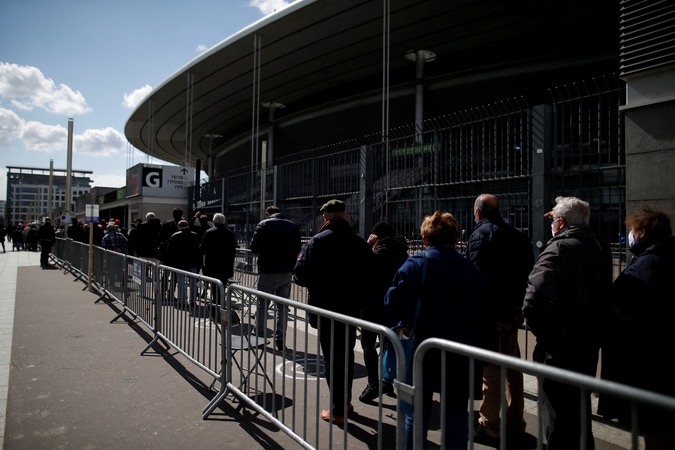 Prancūzijoje „Stade de France“ stadionas paverstas didžiuliu vakcinacijos centru