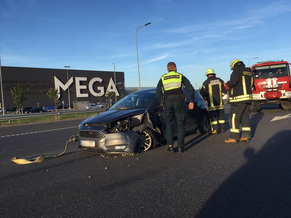 Islandijos plente susidūrė sunkvežimis ir lengvasis automobilis