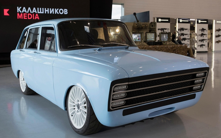 „Kalašnikov“ pristatė „elektrinį supermobilį“, kuriuo ketina varžytis su „Tesla“