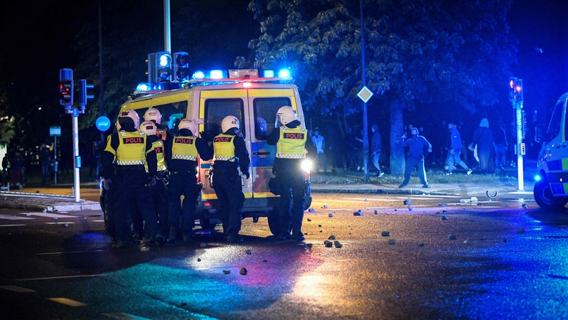 Švedijoje per riaušes sužeisti trys policininkai