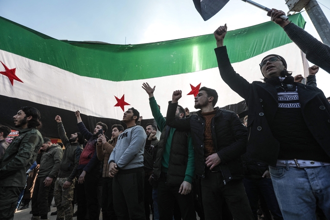 Šimtai sirų protestuoja prieš atšilimo Damasko ir Ankaros santykiuose ženklus