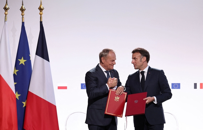  Donaldas Tuskas ir Emmanuelis Macronas