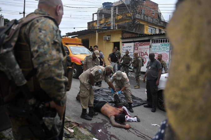Rio de Žaneiro policija per operaciją lūšnynuose nukovė aštuonis spėjamus nusikaltėlius