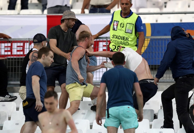 Rusijos sporto ministras pasipiktino dėl aistruolių susirėmimų per Europos čempionatą