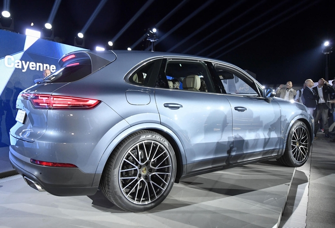 Kritikos sulaukęs lenkų kunigas parduoda „Porsche“
