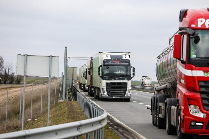 Pasienyje su Lenkija eilių nėra, su Baltarusija ir Rusija laukia apie 500 automobilių