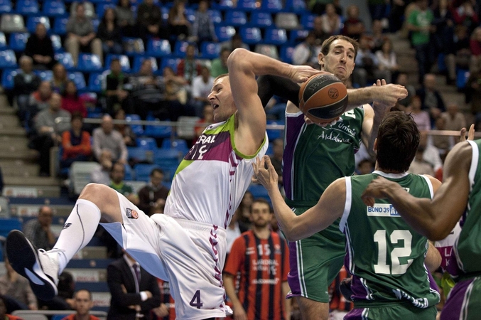 "Unicaja" pergalė atvėrė duris "Anadolu Efes" ekipai į atkrintamąsias varžybas