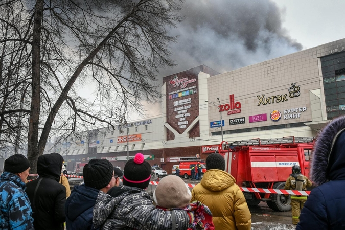 Rusijoje auga pyktis dėl 41 vaiko gyvybes nusinešusio gaisro prekybos centre 