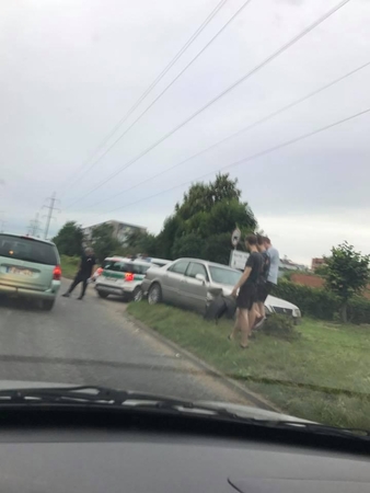 Partizanų gatvėje susidūrė automobiliai, du žmonės išvežti į ligoninę