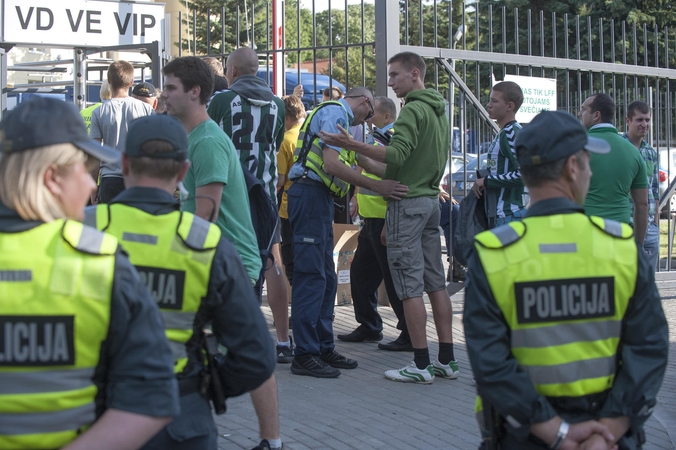 Lietuvos policija siunčia tris pareigūnus į atsakomąsias "Žalgirio" ir "Lech" rungtynes