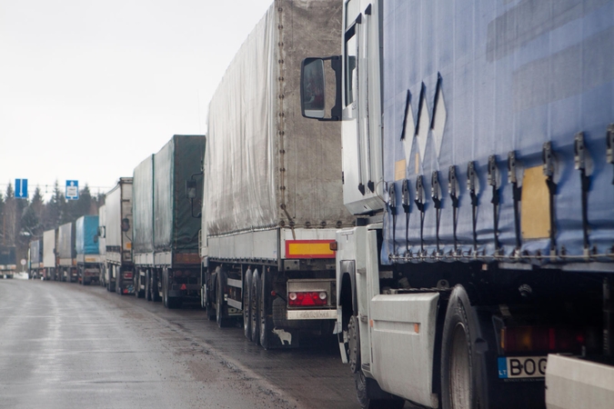 Rusijos muitinės vadovas paaiškino automobilių ir krovinių kontrolės sugriežtinimą