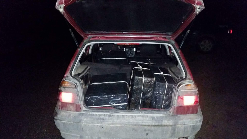 Kontrabandininkų automobilį sustabdė „ežys“ 