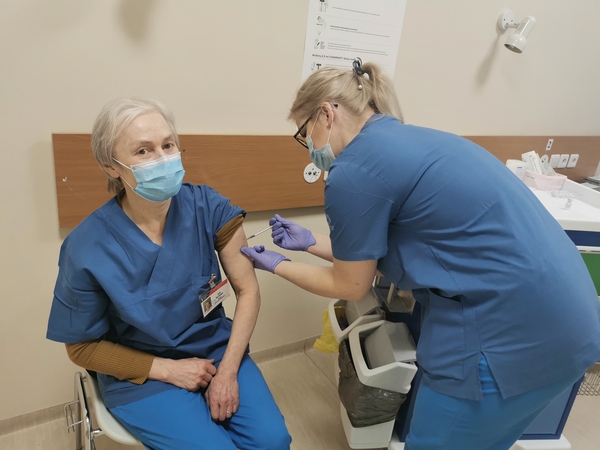 Per praėjusią parą paskiepyta per 15 tūkst. žmonių