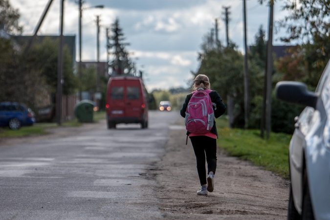 Užliedžiai: kitoje gatvės pusėje – miestas