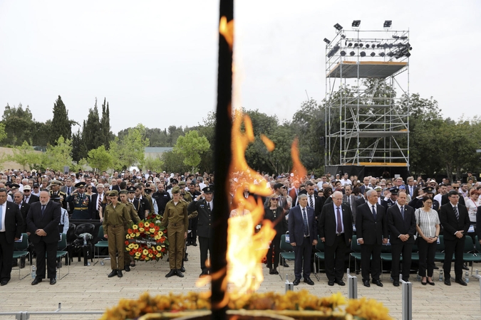 Izraelyje minint Holokaustą gyvenimas sustojo dviem minutėm
