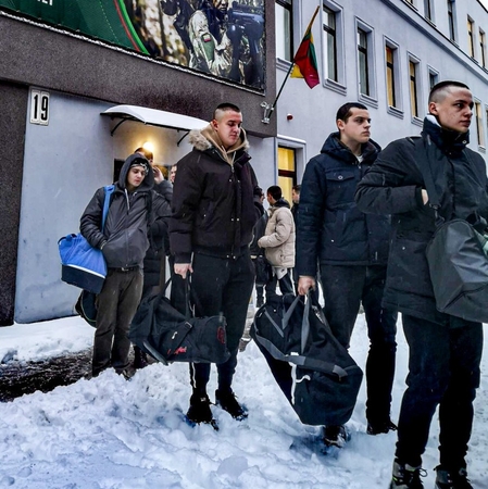 Kariuomenė baigė šių metų šaukimą į nuolatinę privalomąją pradinę karo tarnybą