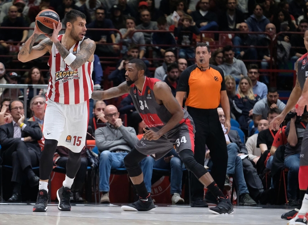 Georgios Printezis (kairėje) Graikijos klubui šiandien nepadės
