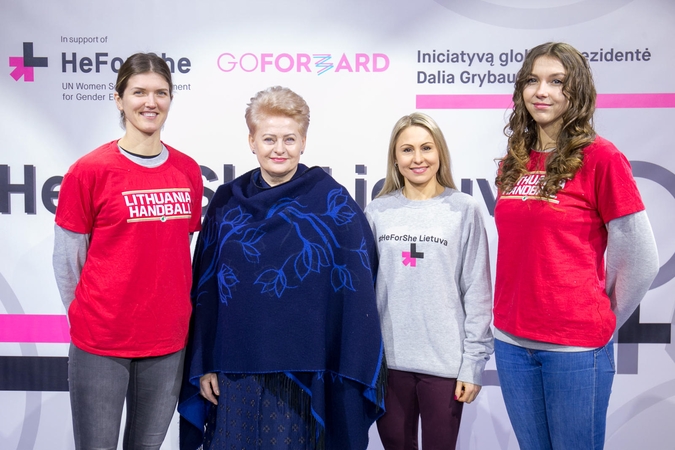 D. Grybauskaitė pasisakė už lyčių lygybę sporte: moterims reikia didžiausio palaikymo
