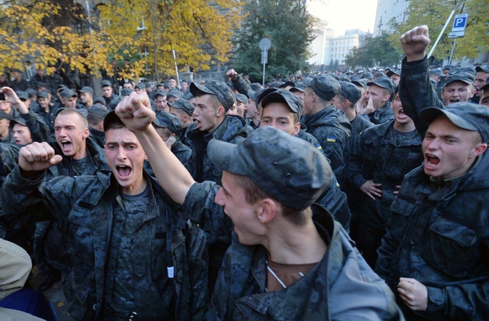 Ukrainos gvardiečiai prie prezidentūros Kijeve reikalauja demobilizacijos