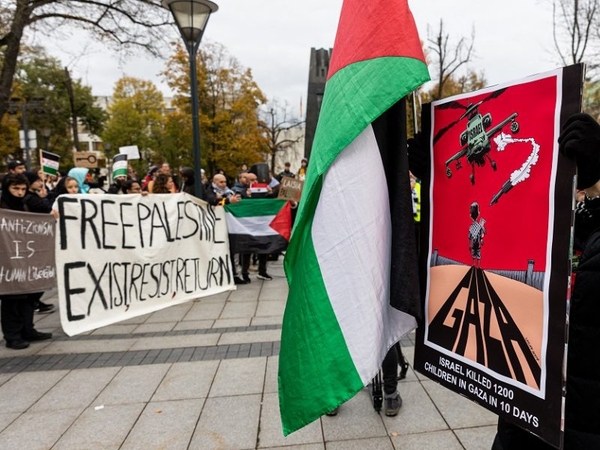 Palaikydami palestiniečius Vilniuje prieš Izraelio veiksmus protestavo apie šimtas žmonių