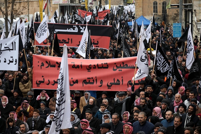 Tūkstančiai palestiniečių surengė demonstracijas prieš D. Trumpo taikos planą