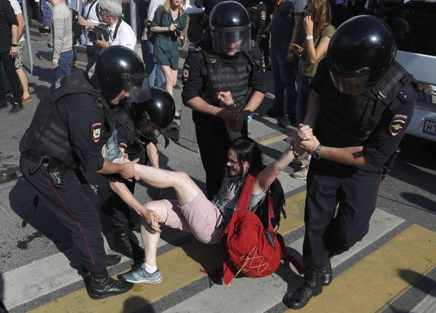 Rusijoje po savaitgalio demonstracijos pradėtas tyrimas dėl „masinių neramumų“