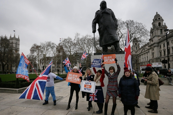 Tyrimas: britų visuomenė nelinkusi eiti į kompromisą dėl „Brexit“