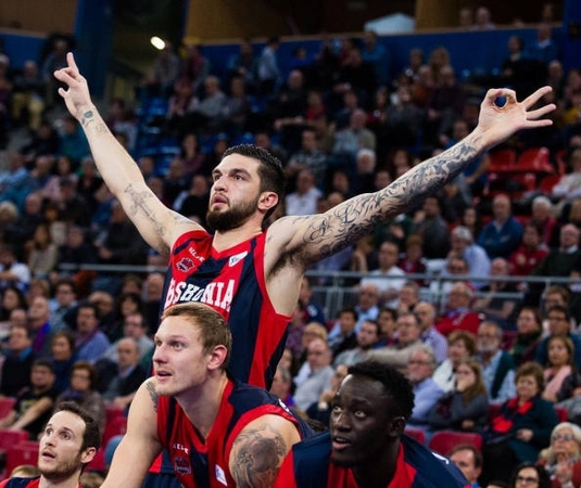 „Baskonia“ lipa „Žalgiriui“ ant kulnų – nukovė Barselonos ekipą