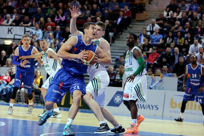 "Žalgiris" svečiuose patiesė "Neptūną" ir LKL finalo serijoje išsiveržė į priekį