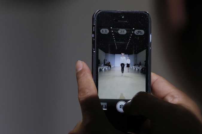 „iPhone 5S“ vartotojai skundžiasi telefono „nulūžimais“