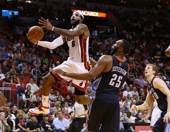 NBA karalius L. Jamesas sužaidė rezultatyviausias karjeros rungtynes