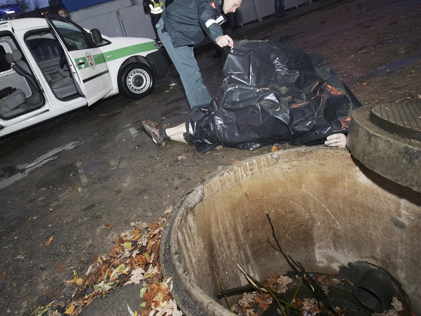 Vilkaviškio rajone po betono plokščių nuolaužomis buvo slepiamas senolio kūnas