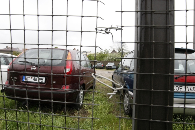 Brangų „Lexus“ pavogę nusikaltėliai įveikė daug kliūčių