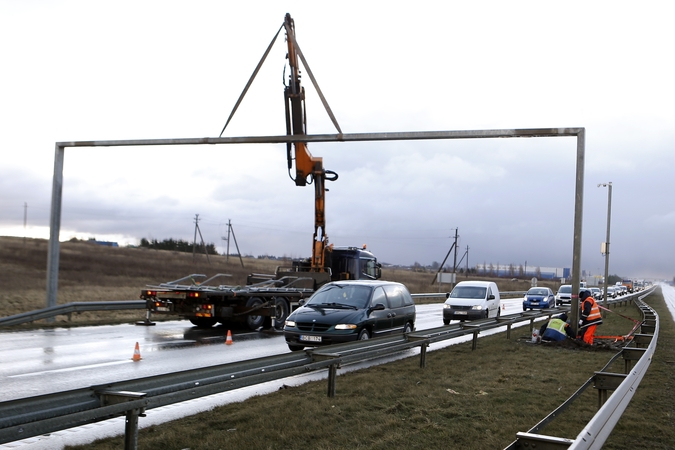 Antradienio rytą vairuotojus šokiravo uždarytas kelias į Palangą