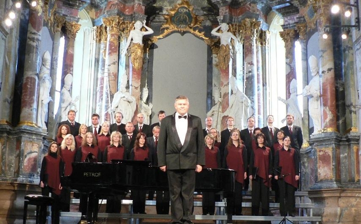 Advento vakarą dainuos „Cantare“