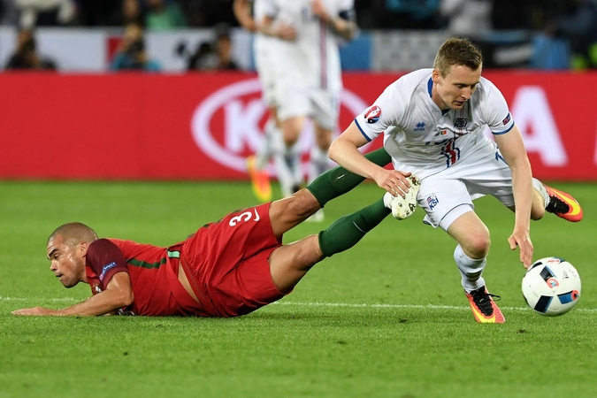Staigmena: Portugalijos futbolininkai nesugebėjo nukauti Islandijos ekipos