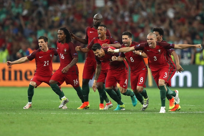 Pirmąja Europos futbolo čempionato pusfinalio dalyve tapo Portugalija