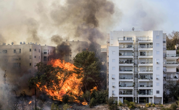 Dėl Izraelį niokojančio gaisro evakuota šimtai žmonių