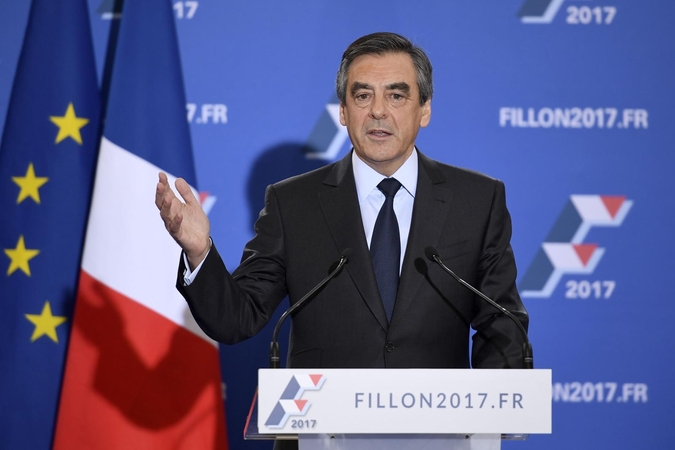 Prancūzijos dešiniųjų rinkimuose tvirtai pirmauja F. Fillonas 