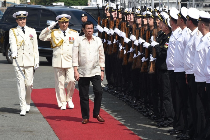 Filipinų lyderis apžiūrėjo rusų karo laivą